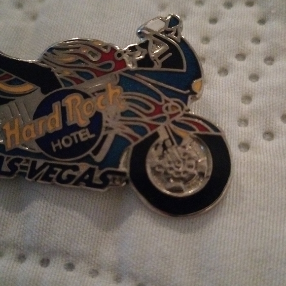 ⚜️ 💙 Hard Rock Hotel Las Vegas Motorcycle Pin - Picture 3 of 4